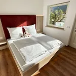 Appartementhaus Zillertal By Piaunddirk * フィンケンベルク